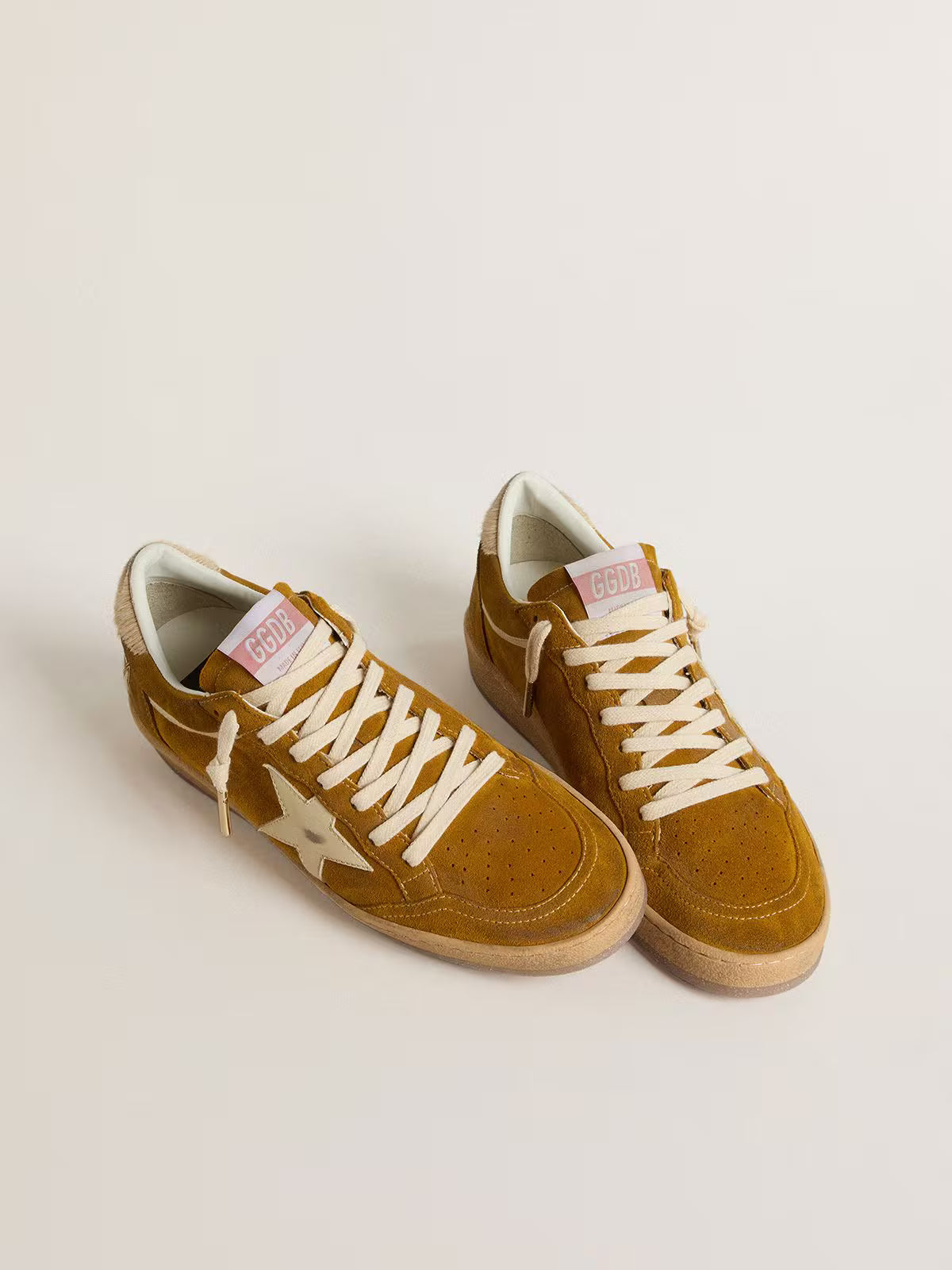 BALL STAR en daim avec étoile en cuir beige et contrefort en cuir façon poulain