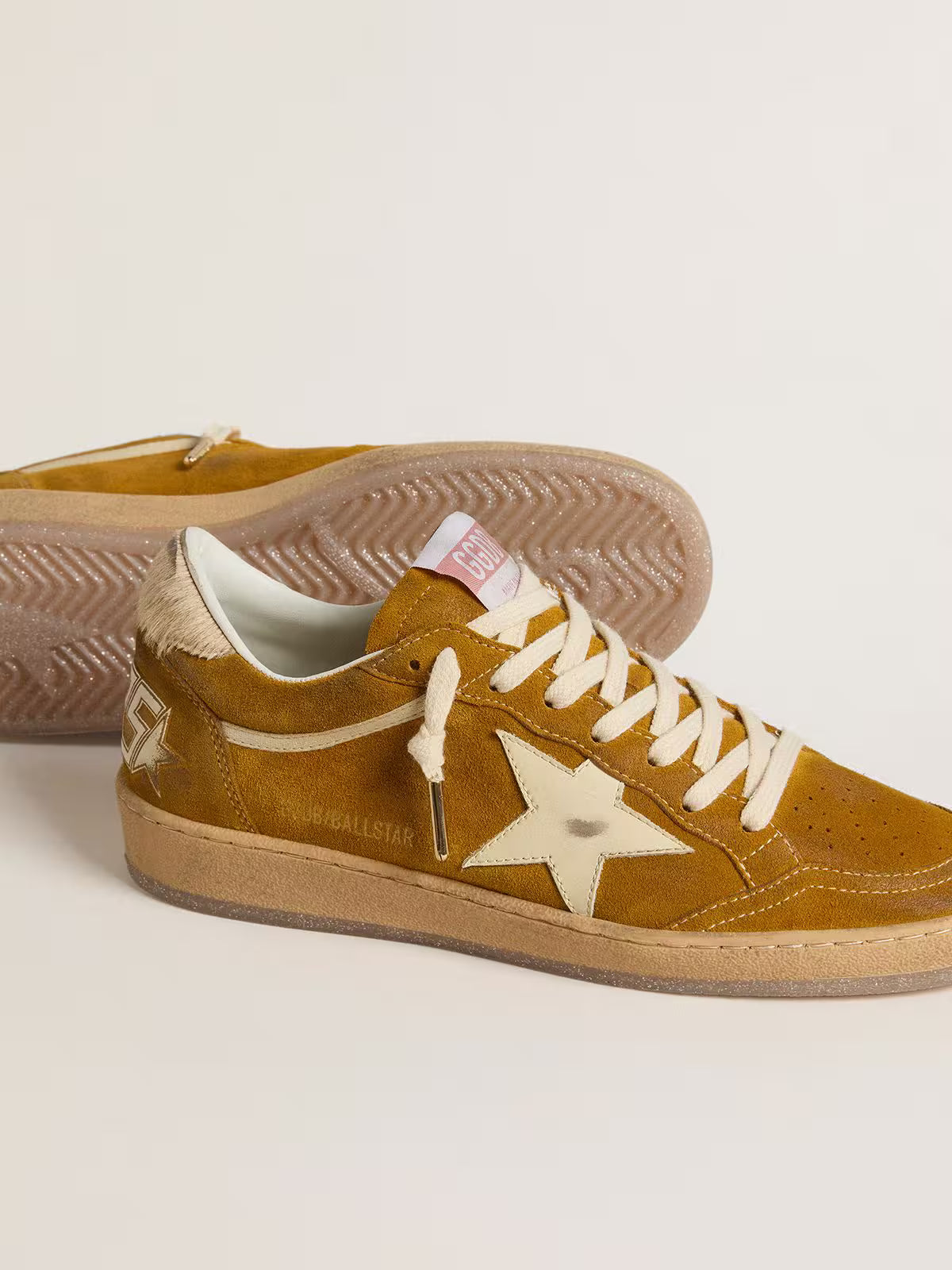 BALL STAR en daim avec étoile en cuir beige et contrefort en cuir façon poulain